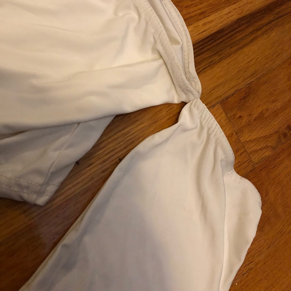 Pretty little thing off the shoulder white top - Picture 4 of 5